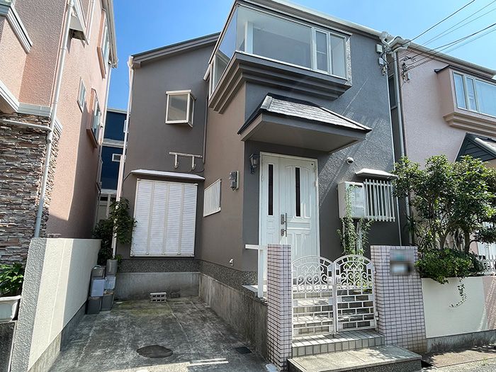 ■土地面積：76.40㎡
■建物面積：87.07㎡
■全居室2面採光
■LDK約16.0帖
■全居室にクローゼットあり
■屋根裏収納あり

【リフォーム済み（2024年6月）】
 ・キッチン新調（食器洗浄乾燥機付き）
 ・浴室新調（浴室暖房乾燥機付き）
 ・トイレ新調（温水洗浄便座）
 ・洗面化粧台新調
 ・フローリング張替
 ・クロス張替
 ・外壁屋根塗装 など