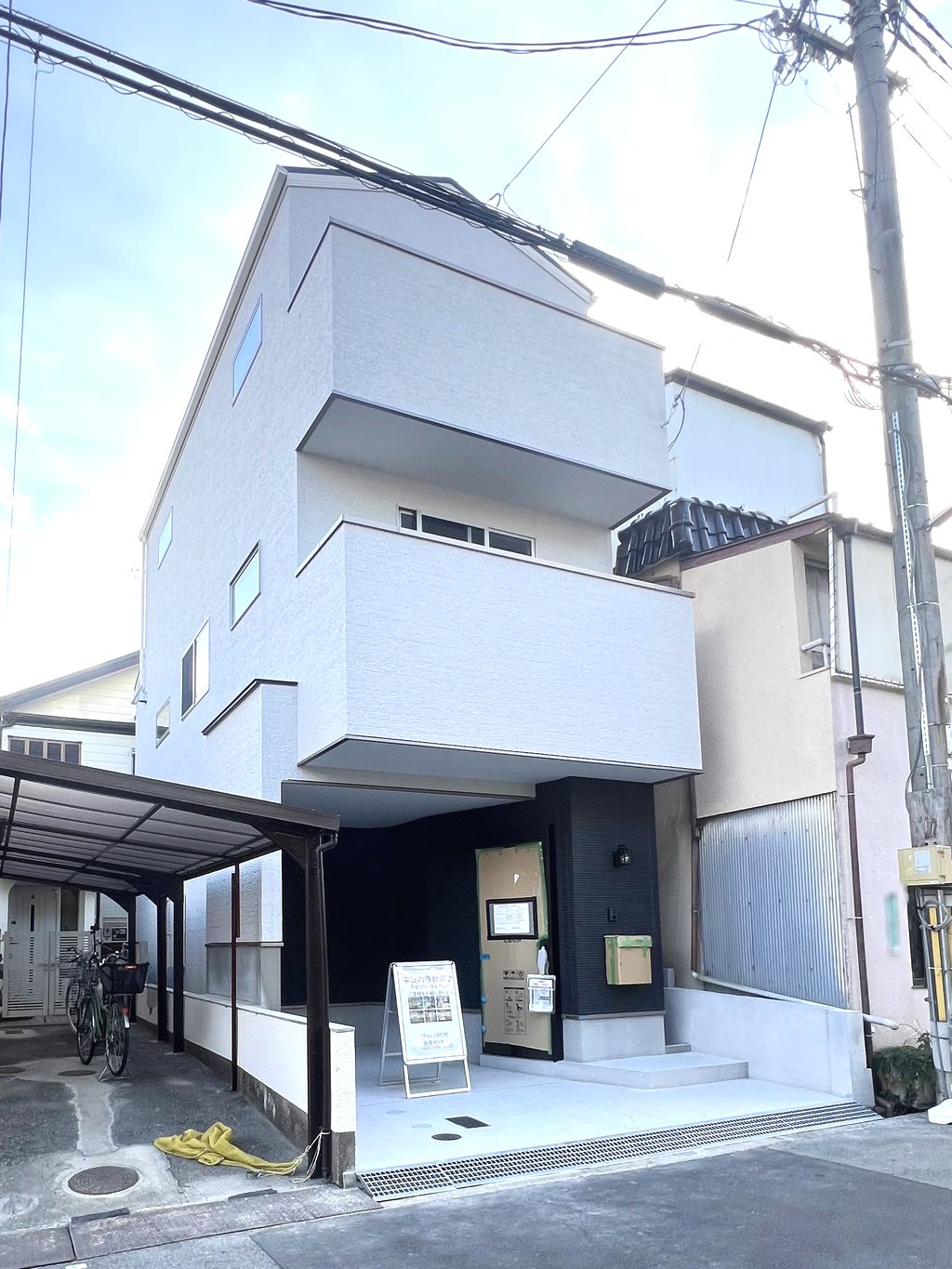 DEMO-01 ■食器洗浄乾燥機付き
■浄水器付き
■キッチンボード付き
■洗面所2か所
■トイレ2か所
■浴室暖房乾燥機付き
■車庫あり(車種による制限有)
