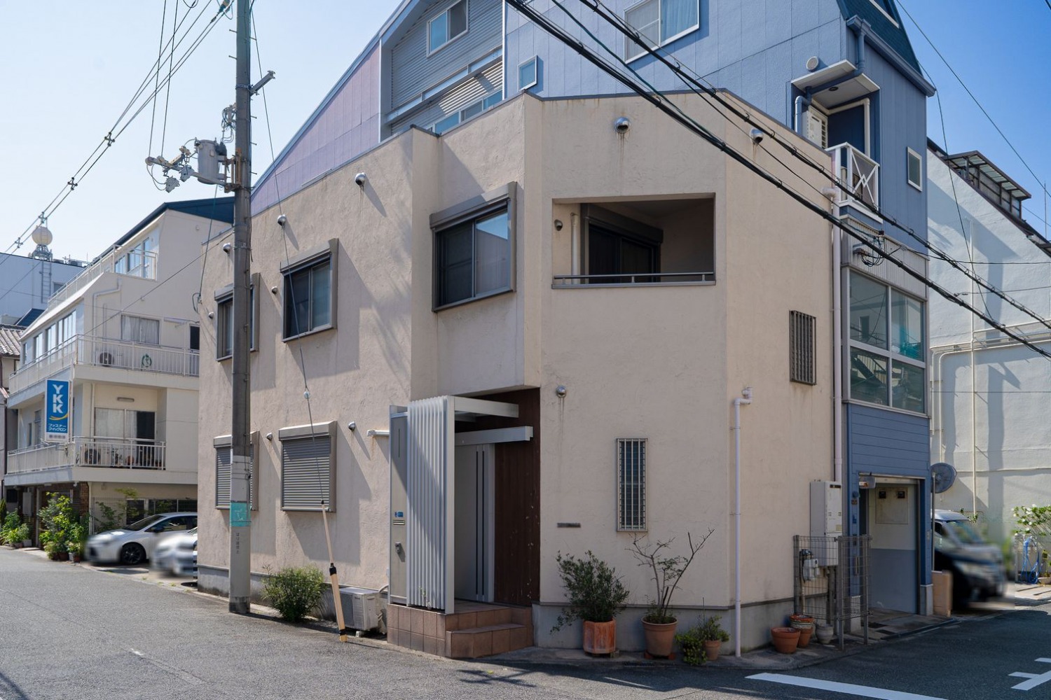 DEMO-01 ■2010年5月建築
■南東角地
■公道約6mに接道
■3沿線利用可能
 （大阪メトロ長堀鶴見緑地線・
  JR大阪環状線・
  大阪メトロ中央線）

 ・土地面積：61．88㎡（18．71坪）
 ・建物面積：96．39㎡（29．15坪）