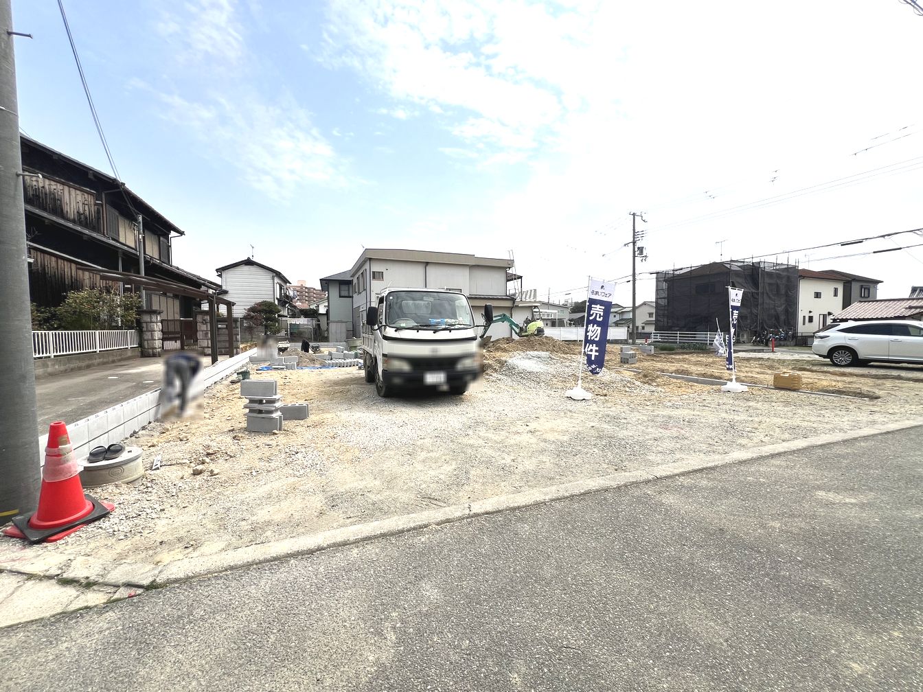 DEMO-01 ■2025年7月完成済み
■オール電化住宅
■2台駐車可能(車種による制限有)
■浄水器付きキッチン・浴室乾燥機など充実の設備
■全居室に収納があります。
■ウォークインクローゼット2か所
■陽当たりの良い南向きバルコニー
■リビングに目配りしながら料理ができるカウンターキッチン