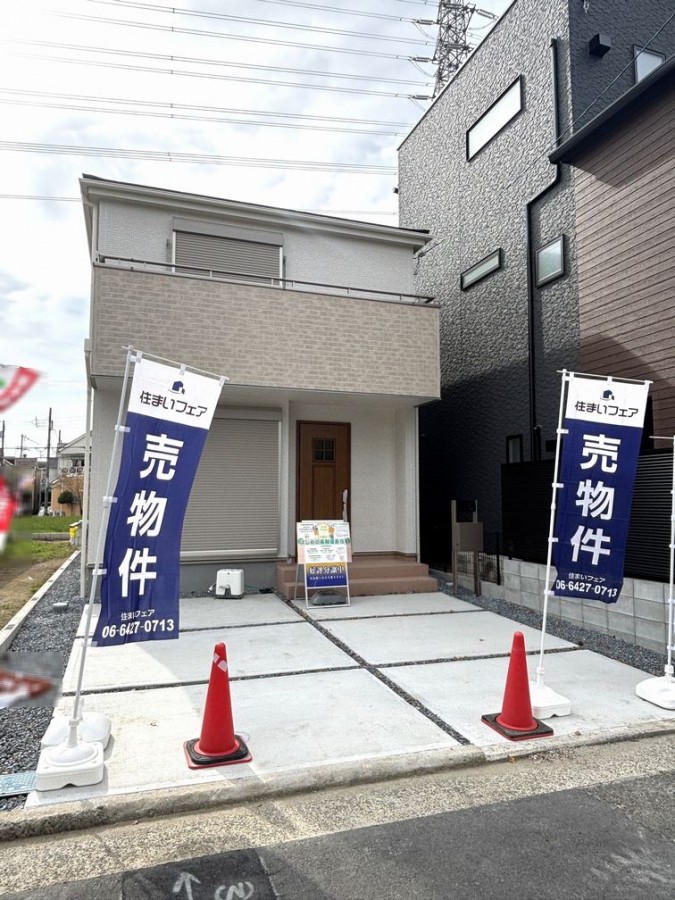 ■2台駐車可能（車種による制限有）
■2LDK＋納戸＋畳コーナー＋WIC

■2025年3月完成済み・即引渡し可能
■2沿線利用可能 （近鉄大阪線・JR関西本線）

■公道幅員約6．0mに接道
■道路をはさんで向かい側は公園のため、陽当たり良好
 
■1階はLDK約17．5帖＋畳コーナー約4．5帖
■ウォークインクローゼット・床下収納があり収納充実
■浴室乾燥機付き・トイレ2か所など、充実の設備