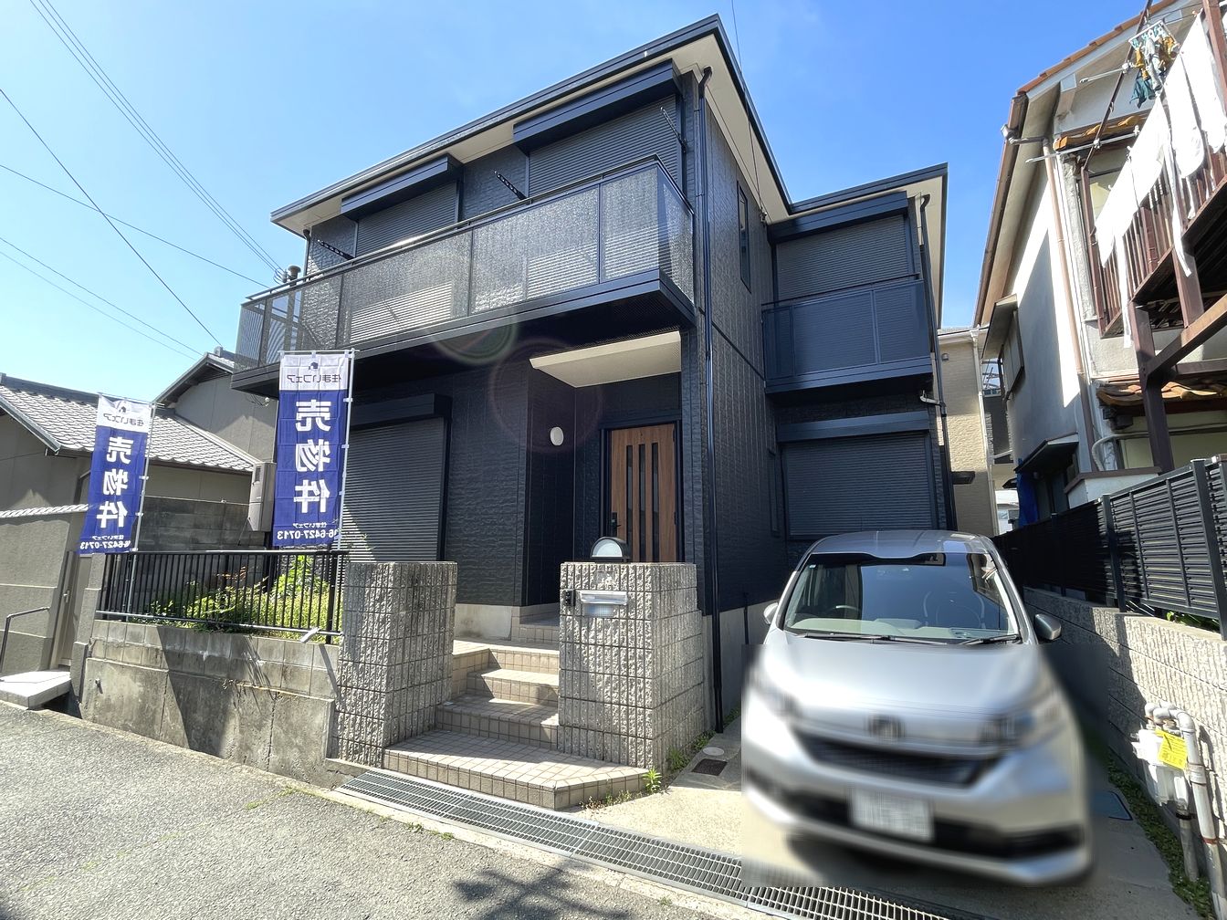 DEMO-01 ■積水ハウス株式会社施工
建物面積121.98㎡の4LDK
LDK約25.0帖
■南側公道幅員約4.0mに接道
南向きバルコニーにつき陽当たり良好
■リフォーム済み(2024年11月)
・キッチン新調(食器洗浄乾燥機付き)
・浴室新調(浴室乾燥機付き)
・洗面台新調
・トイレ新調
・建具新調
・クロス張替
・外壁屋根塗装