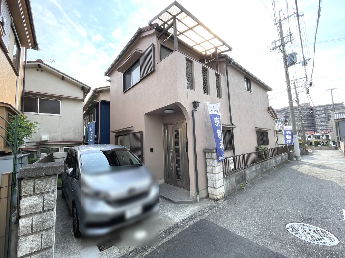 DEMO-01 ■JR山陽本線「大久保」駅まで徒歩10分
神姫バス「大久保東」停まで徒歩3分
■3面採光のLDK約15.0帖
各居室約6.0帖以上の3LDK
駐車スペースあり(車種による制限有)
■外装リフォーム履歴あり(2018年5月)
・外壁塗装
・屋根重ね葺き
・玄関ドア交換
■内装リフォーム済(2025年3月)
・キッチン新調
・浴室新調
・トイレ新調
・洗面化粧台新調
・クロス張替
・フローリング上張り など