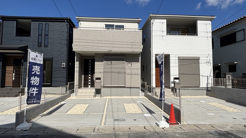 DEMO-01 2026年1月完成済・全4区画
前面公道幅員約6.0mに接道

駐車2台可能（車種による制限有）
スーパー・ドラッグストアが徒歩5分以内にあり
毎日のお買い物に便利な立地

LDK約19.3帖には収納スペースがあり便利
家族の出入りを見守りやすいリビング階段

洗面室とは別にランドリールームがあり、家事動線がスムーズ
トイレ前にスペースがあり、快適な住空間

ウォークインクローゼット2か所あり
陽当たりの良い南向きバルコニー