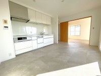DEMO-01 最上階南東角住戸
JR「西宮」駅まで徒歩4分

9階建の最上階・南東角住戸につき眺望・通風・陽当たり良好
南・東の2面バルコニー（15．54㎡）

3沿線利用可能
 JR東海道本線「西宮」駅まで徒歩4分
 阪神本線「西宮」駅まで徒歩9分
 阪急今津線「今津」駅まで徒歩10分

オートロックあり
フレンテ西宮まで徒歩4分と毎日のお買い物に便利な立地

リフォーム済み（2025年12月）
 ・ユニットバス新調
 ・洗面化粧台新調
 ・トイレ新調
 ・クロス張替  など
