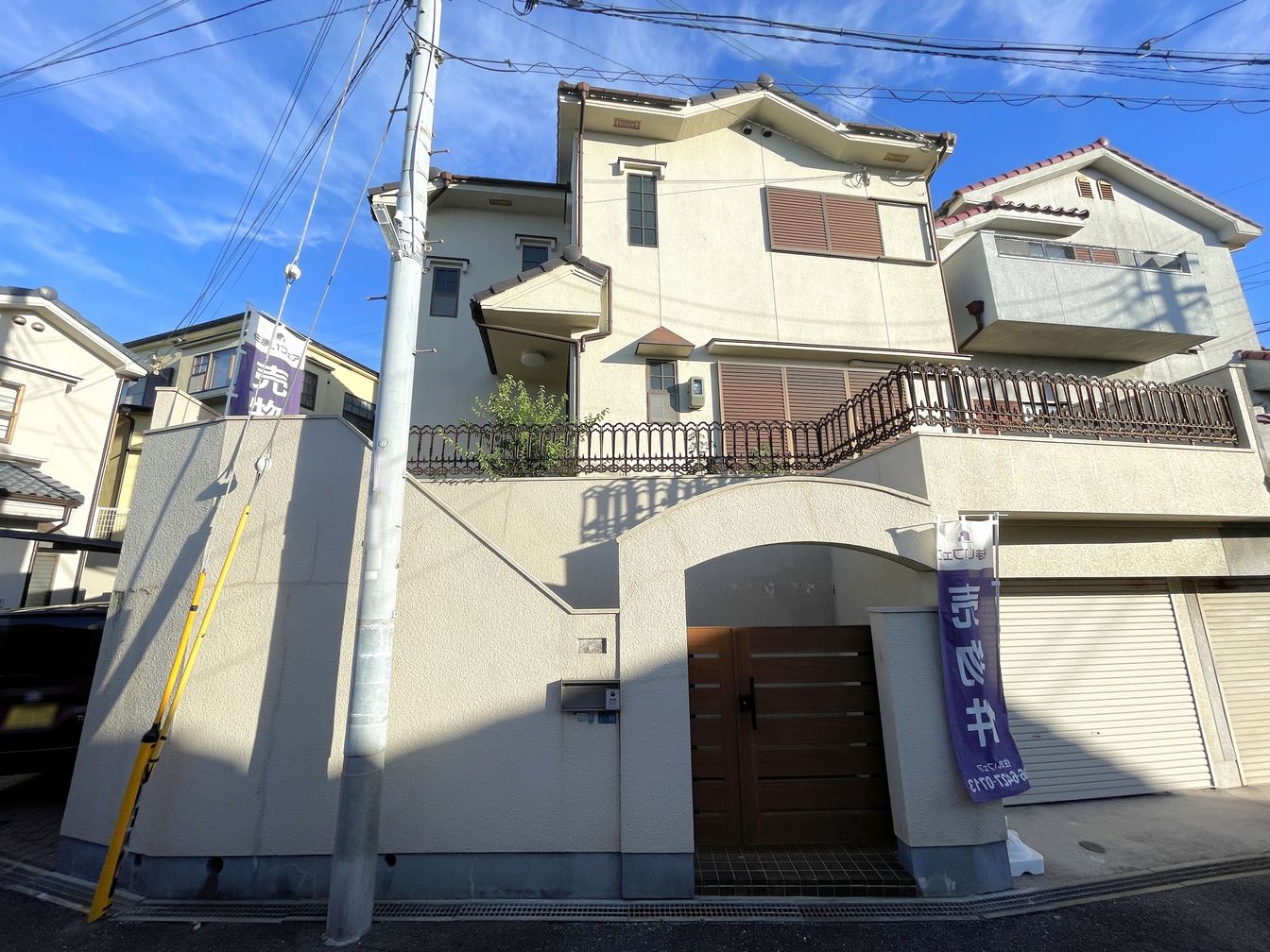 DEMO-01 LDK約14.0帖の4LDK
居室は全て6.0帖以上

第一種低層住居専用地域の閑静な住宅街
掘り込みガレージあり（車種による制限有）

リフォーム済み（2025年5月）
 ・外構工事、洗い工事一式
即引渡し可能

マルアイ舞子坂店まで400m、スギドラッグ舞子坂店まで350mと
毎日のお買い物に便利な立地