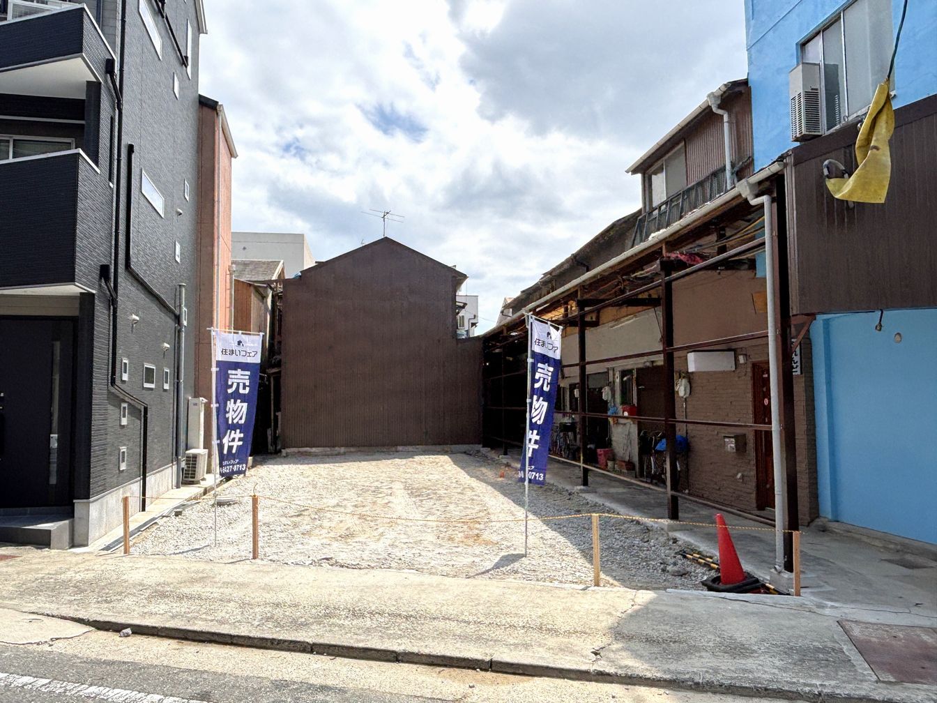 DEMO-01 阪急伊丹線「稲野」駅徒歩3分
2沿線利用可能（阪急伊丹線・JR福知山線）

現況：更地
建築条件付きではございません

有効土地面積：110.07㎡（33.29坪）
前面道路：公道幅員約6.1m（間口約7.4m）

近隣商業地域ですので、住宅用地だけでなく店舗用地としてもお考えください