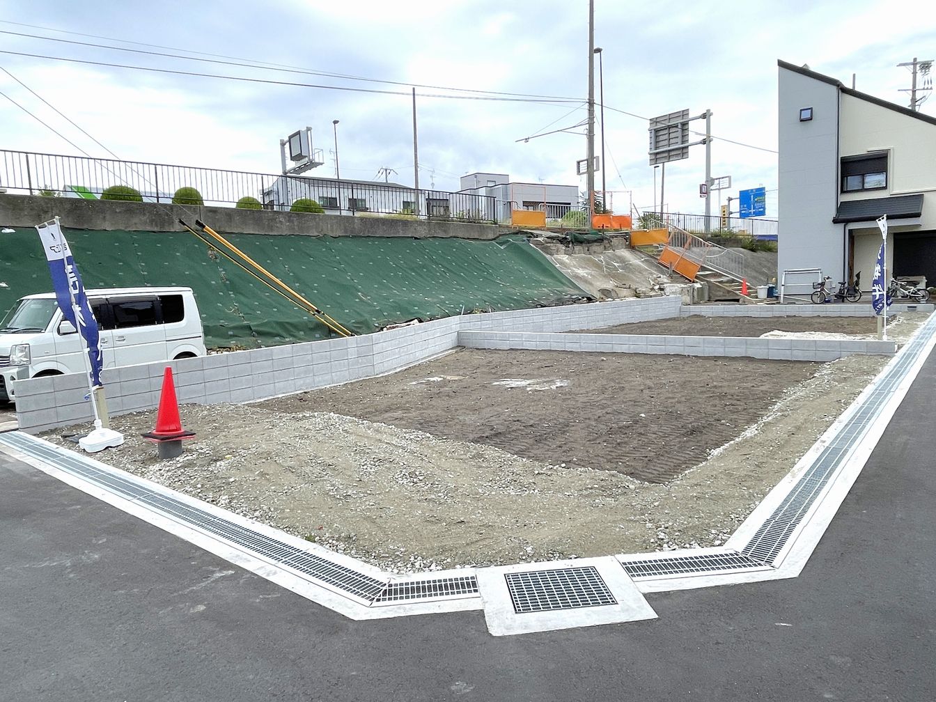 DEMO-01 2026年2月下旬完成予定
南西角地
車庫あり(車種による制限有)
2沿線利用可能
 (JR東海道本線「甲子園口」駅・阪神本線「武庫川」駅)
浴室乾燥機・浄水器付きキッチンなど設備充実
ウォークインクローゼットや床下収納があり収納充実
ランドリールームあり
2面採光のリビング
武庫川河川敷まで約150mと大切なペットとの毎日のお散歩に便利な立地
長期優良住宅対象物件