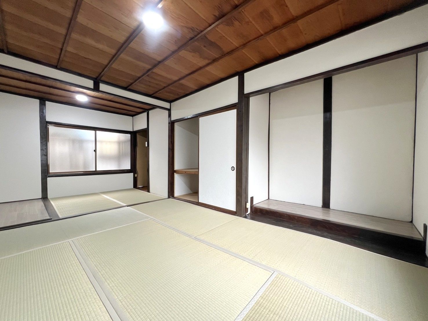 DEMO-01 3沿線利用可能
 ・JR東西線「海老江」駅まで徒歩5分
 ・阪神本線「淀川」駅まで徒歩7分
 ・大阪メトロ千日前線「野田阪神」駅まで徒歩9分

リフォーム済み（2025年11月）
 ・ユニットバス新調
 ・トイレ新調
 ・洗面台新調
 ・給湯器新調
 ・インターホン新調 など

即引渡し可能

生活施設充実
毎日のお買物に便利な立地