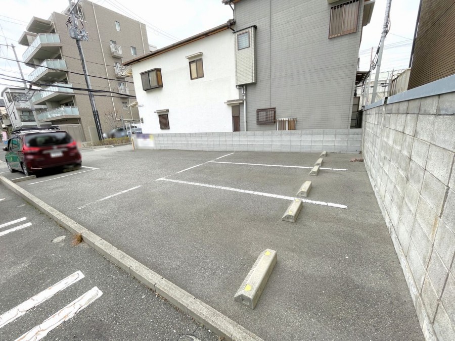 DEMO-01 3沿線利用可能
 ・JR東海道本線「さくら夙川」駅：徒歩2分
 ・阪急神戸線「夙川」駅：徒歩8分
 ・阪神本線「香櫨園」駅：徒歩8分

建築条件はございません
 （建ぺい率：80％・容積率：300％）

現況更地・整形地

西側公道幅員約5.0mに接道
接道間口：約6.9m