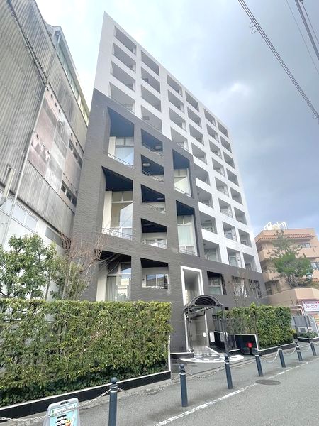 DEMO-01 阪急「塚口」駅まで徒歩3分
5・6階のメゾネットタイプの住戸
3沿線利用可能
(阪急神戸線・阪急伊丹線・JR福知山線)
専有面積:89.60㎡
バルコニー面積:26.01㎡
ペット飼育可能(規約等による制限有)
デザイナーズマンション
食器洗浄乾燥機や浴室乾燥機など充実の設備
宅配ボックスやオートロックがあり防犯面も安心
2026年5月リフォーム完成予定
・キッチン新調
・ユニットバス新調
・洗面化粧台新調
・クロス張替
・フローリング張替
・給湯器新調
・建具新調 など