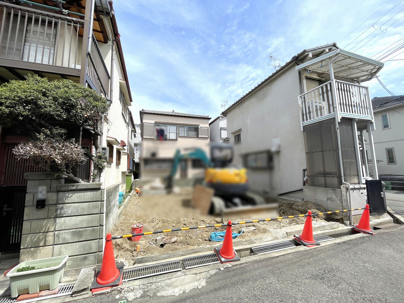 DEMO-01 建築条件はございませんので、
お好きなハウスメーカー・工務店で建築可能です。

現況：更地
南側が道路に面しています

阪神本線「武庫川」駅まで徒歩13分
敷地面積：54.29㎡（16.42坪）

整形地
間口：約6.1m

グルメシティ尼崎大庄店まで徒歩7分
ツルハドラッグ尼崎大庄店まで徒歩3分と
毎日のお買物に便利な立地