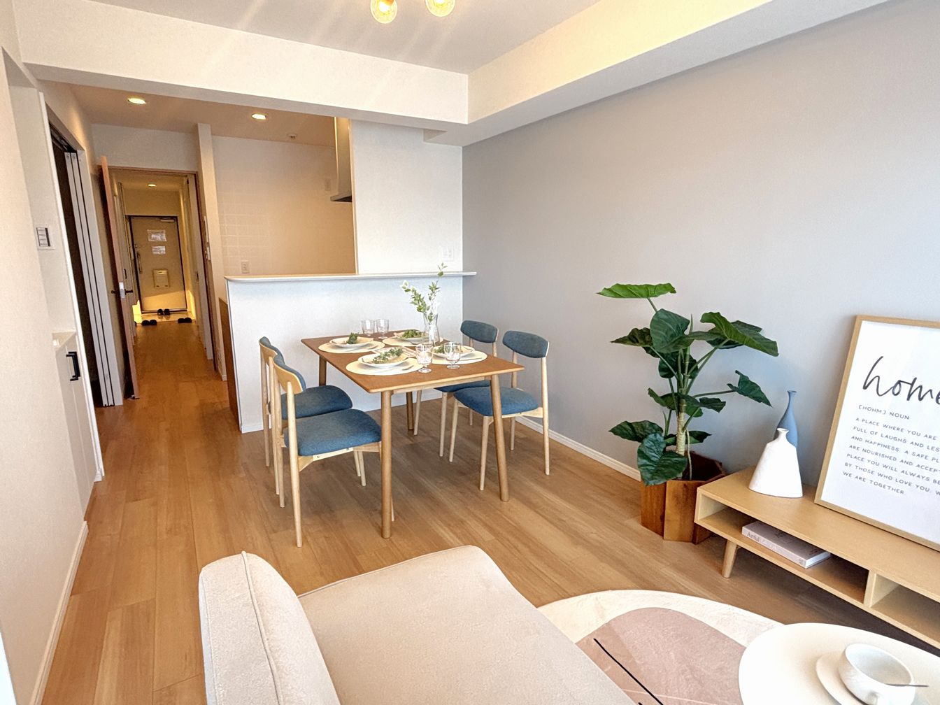 DEMO-01 ペット飼育可能（規約等による制限有）
南東向き・10階部分につき眺望・陽当たり良好

阪神「尼崎」駅から徒歩12分
オートロック・エレベーターあり

3LDK＋納戸
リビングは隣の洋室と合わせると16.4帖

設置済みの家具・照明器具・小物付きです
モニター付インターホン付き

リフォーム済み（2026年2月）
 ・キッチン新調（ガラストップコンロ）
 ・浴室新調（浴室乾燥機付き）
 ・洗面化粧台新調（タッチレス水栓）
 ・トイレ新調（フルオート洗浄便座）
 ・クロス張替（全室）
 ・フローリング張替
 ・建具新調
 ・給湯器新調  など