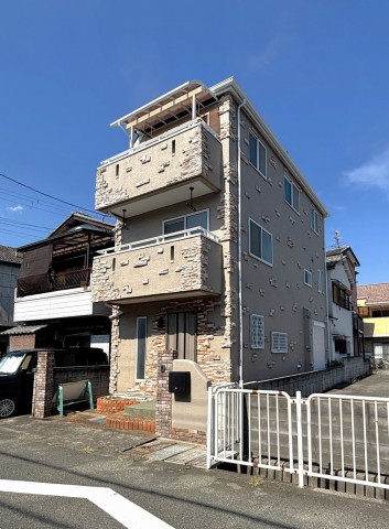 DEMO-01 2階リビングの4LDK+納戸
各居室に収納あり
洗面台とトイレが2か所
バルコニー2か所
2沿線利用可能
・阪急神戸線「武庫之荘」駅まで徒歩19分
・JR東海道本線「甲子園口」駅まで徒歩20分
リフォーム済み(2024年12月)
・キッチン新調
・浴室新調
・洗面化粧台新調
・トイレ新調
・クロス張替(全室)
・外壁塗装
・屋根塗装