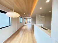 DEMO-01 軽量鉄骨造の5LDK
2001年2月建築

阪神本線「出屋敷」駅まで徒歩14分
駐車スペースあり（車種による制限有）

土地面積：104.42㎡
建物面積：152.56㎡

約22帖のリビングには畳スペースあり
各居室・廊下に収納あり

2階は両面バルコニー＋3面採光で通風良好
バルコニー3か所あり

食器洗浄乾燥機・浴室暖房乾燥機など充実の設備

リフォーム済み（2026年8月）
 ・キッチン新調
 ・浴室新調
 ・洗面化粧台新調
 ・トイレ新調
 ・クロス貼替
 ・外壁塗装
 ・屋根塗装 など