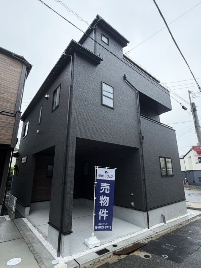 DEMO-01 ■2026年6月完成済

■「湊川」駅 徒歩10分

■子育て世代におすすめポイント

・スーパー、小学校が徒歩10分圏内

コープこうべコープミニ石井まで徒歩5分
ダイエー湊川店まで徒歩10分（東山商店街を通るルートです）
夢野の丘小学校まで徒歩10分

・LDK約16．5帖
・将来の家族構成の変化に対応可能な約11．2帖の洋室
 （間仕切り工事実施時は別途費用が発生します）
・玄関には土間収納。靴やアウトドア用品も汚れを気にせず収納でき、玄関すっきり
・宅配ボックス付きポスト採用