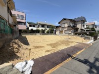 DEMO-01 建築条件はございませんので、
お好きなハウスメーカー・工務店で建築可能です。

阪急今津線「小林」駅まで徒歩15分

南向きの整形地
土地面積：102.17㎡（30.9坪）

現況更地

南側公道幅員約4.6mに接道
間口：約6.6m