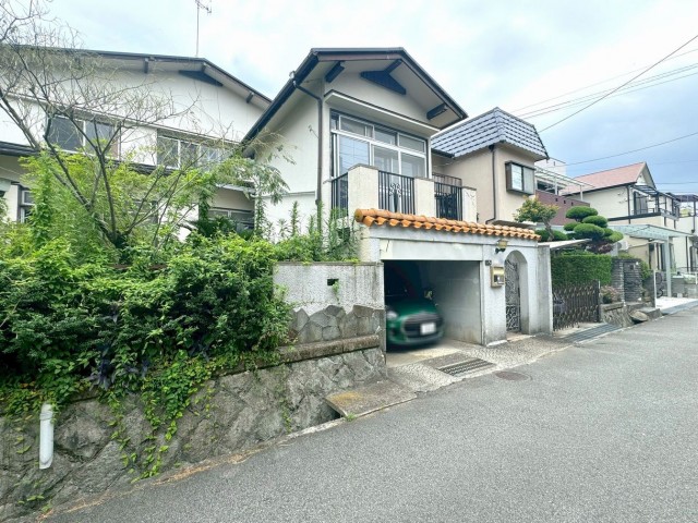 DEMO-01 建築条件はございませんので、
お好きなハウスメーカー・工務店で建築可能です。
阪急今津線「小林」駅まで徒歩15分
南向きの整形地
土地面積:102.17㎡(30.9坪)
建物は2026年7月頃より解体予定
更地渡しです。
南側公道幅員約4.6mに接道
間口:約6.6m